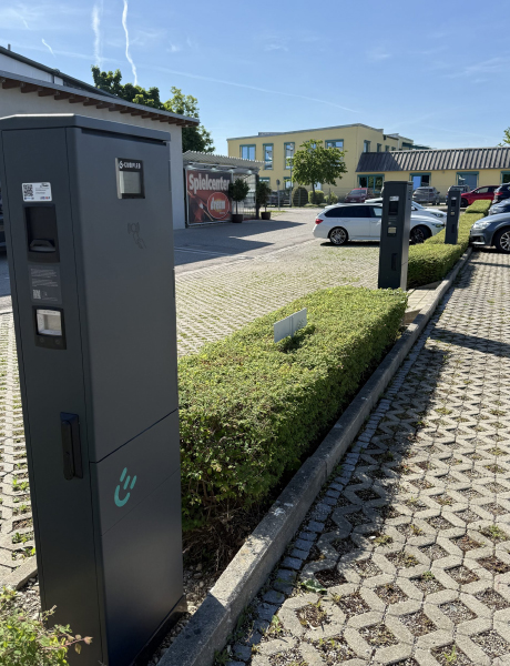 22KW Ladesäule auf unserem Parkplatz