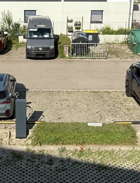 6 Ladesäulen stehen auf unserem Parkplatz insgesamt zur Verfügung.